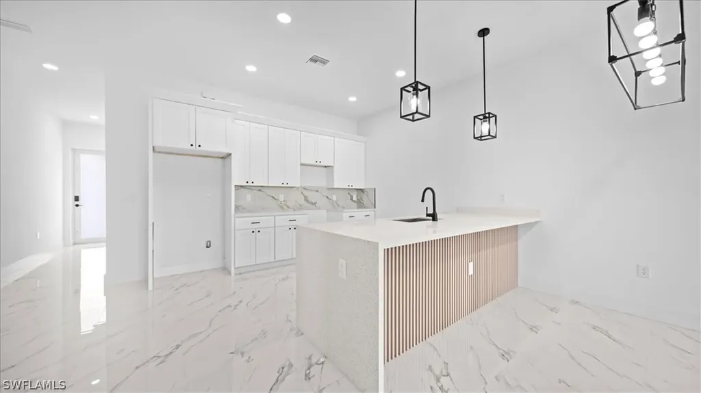 826/828 Diplomat Parkway E Cape Coral FL 33909