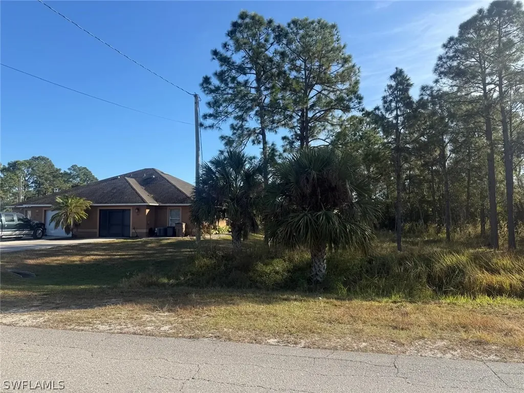 753/755 Eisenhower Boulevard Lehigh Acres FL 33974