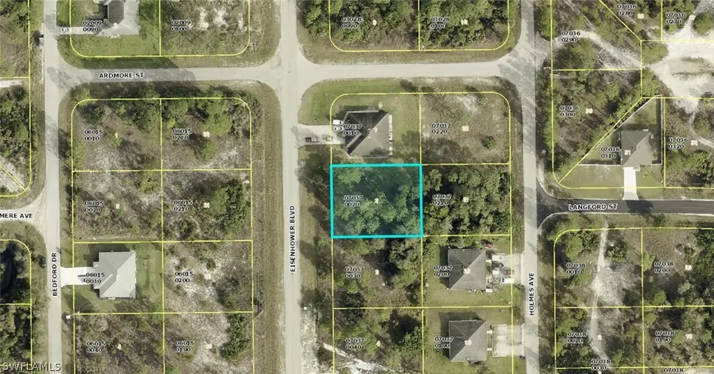 753/755 Eisenhower Boulevard Lehigh Acres FL 33974