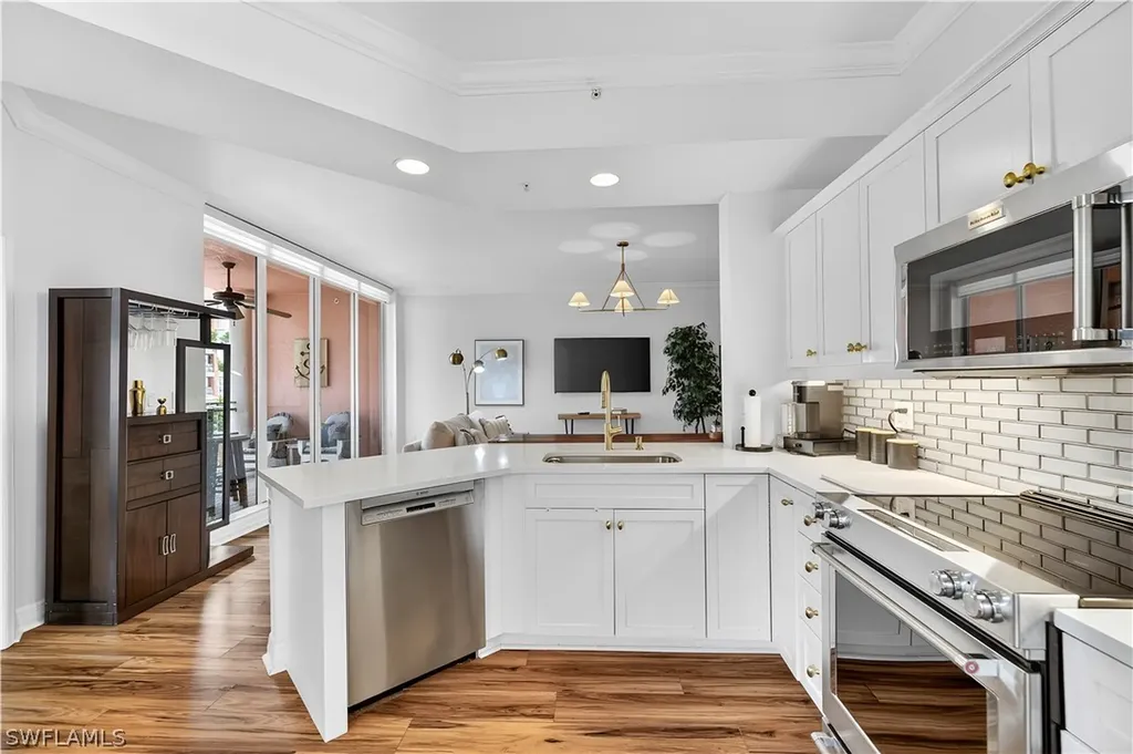 450 Bayfront Place Naples FL 34102