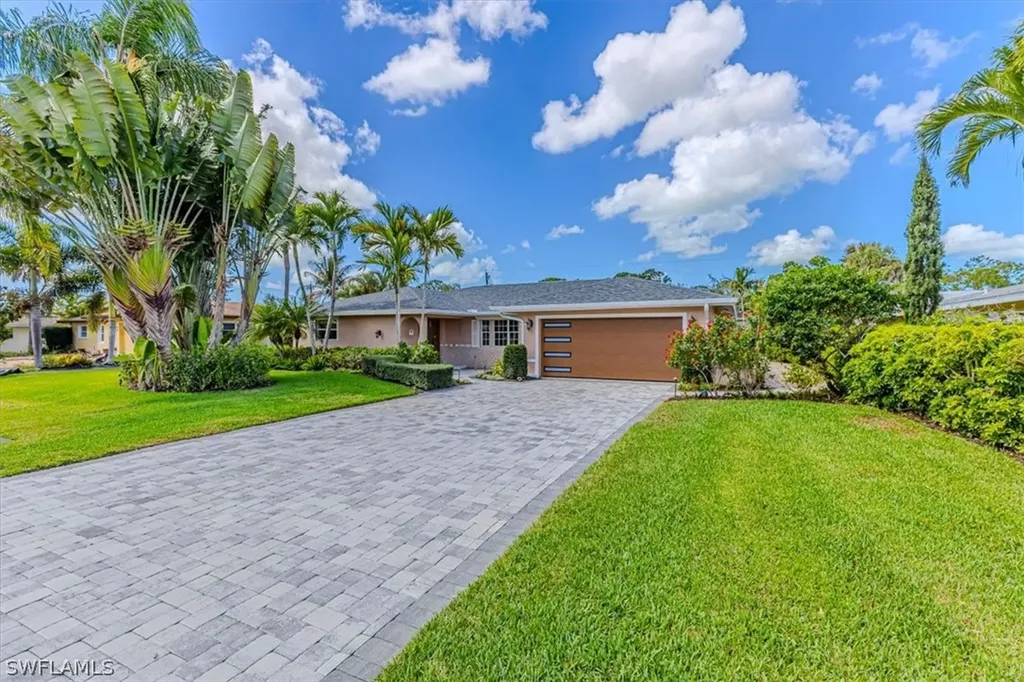 Naples FL, 219 Cypress Way W