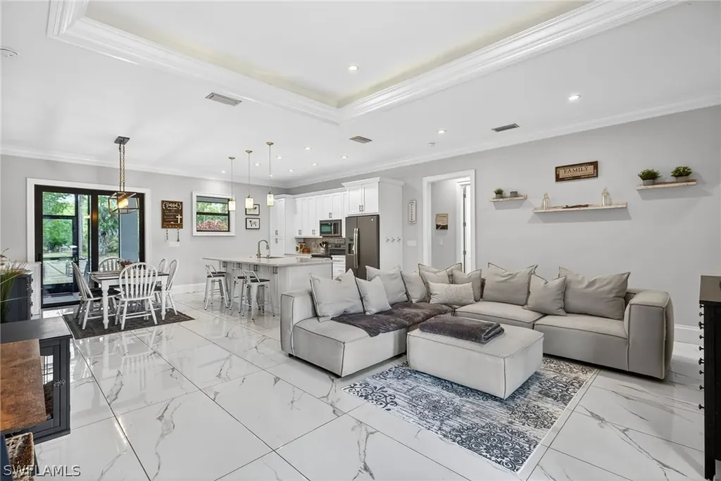 4233 4th Avenue NE Naples FL 34120