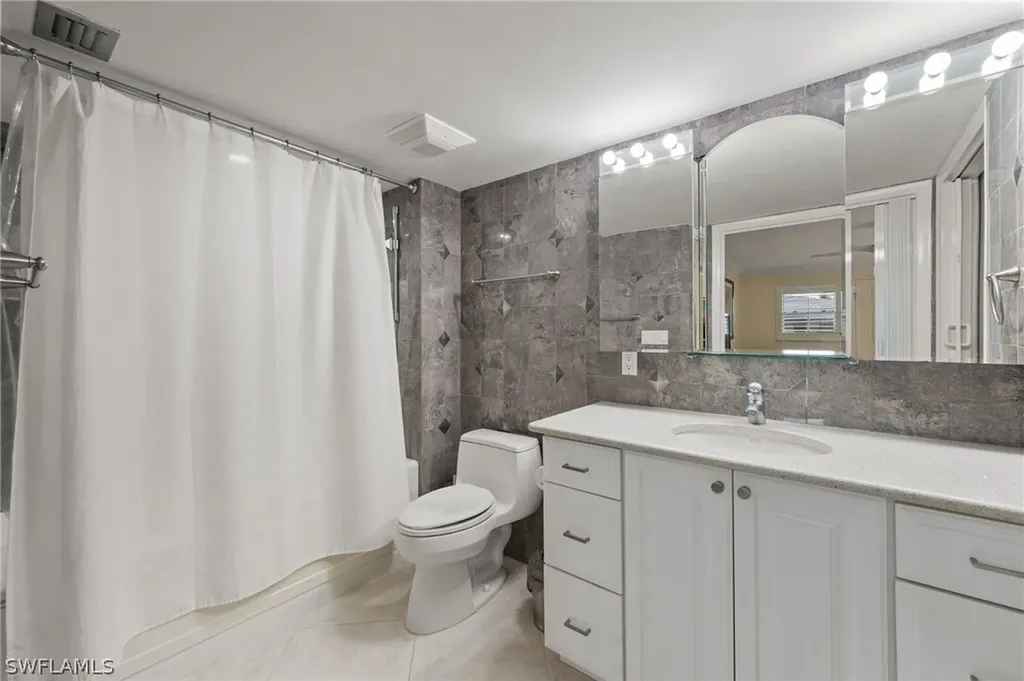 2880 Gulf Shore Boulevard N Naples FL 34103