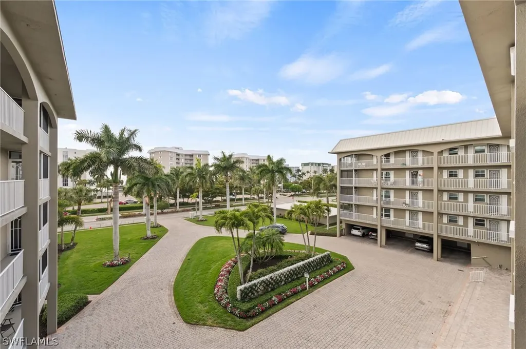 2880 Gulf Shore Boulevard N Naples FL 34103