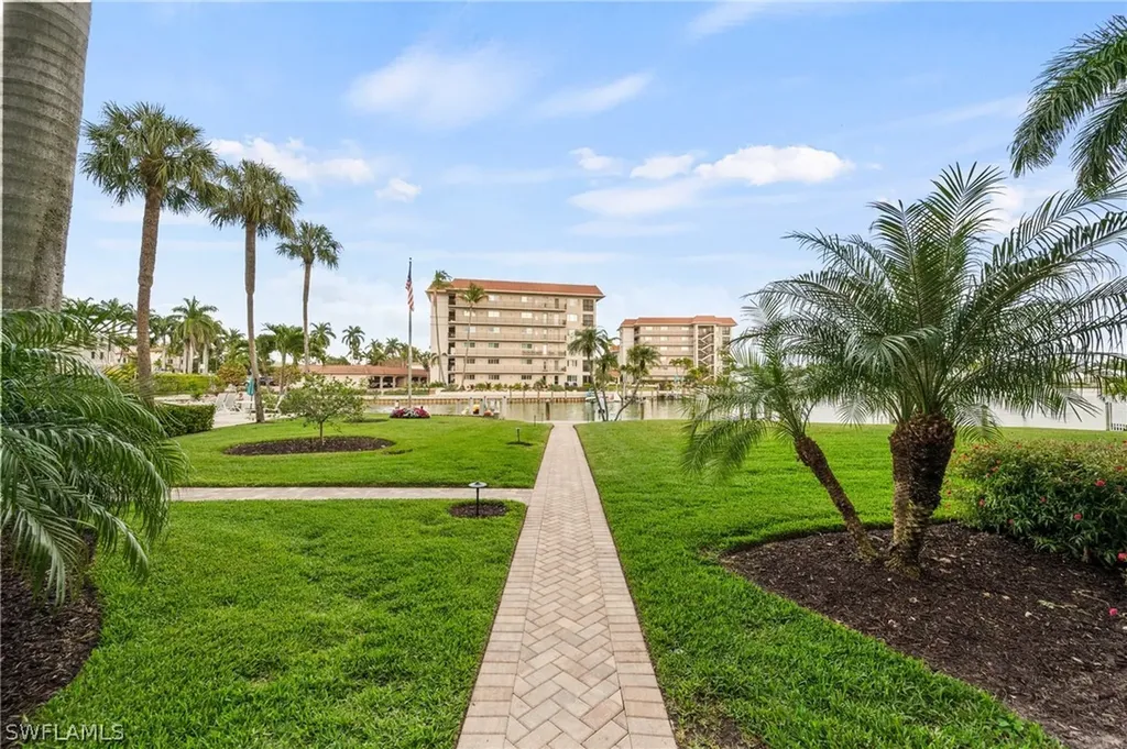 2880 Gulf Shore Boulevard N Naples FL 34103