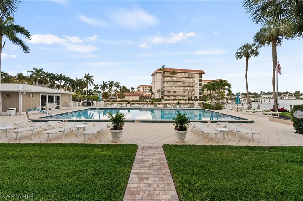 2880 Gulf Shore Boulevard N Naples FL 34103