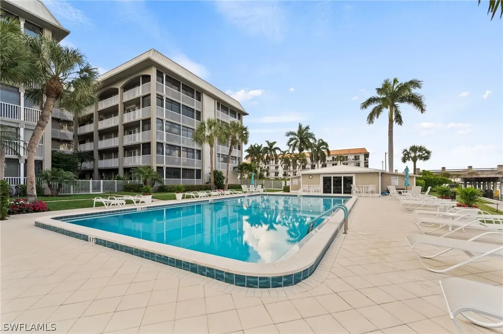 2880 Gulf Shore Boulevard N Naples FL 34103