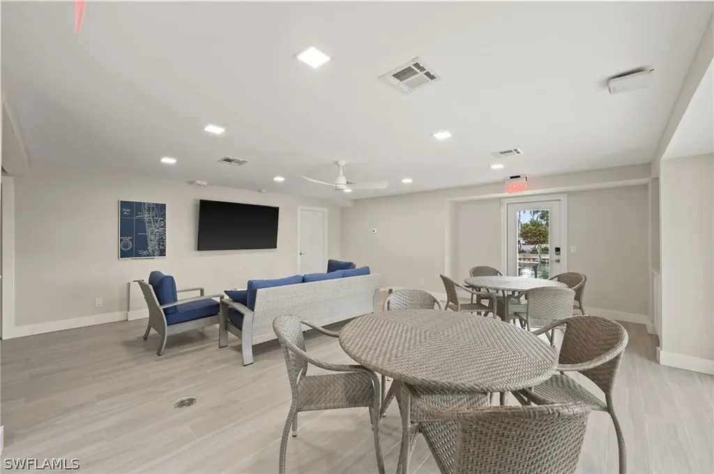 2880 Gulf Shore Boulevard N Naples FL 34103