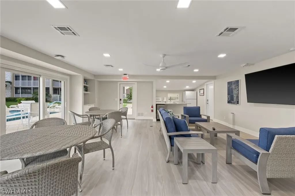 2880 Gulf Shore Boulevard N Naples FL 34103