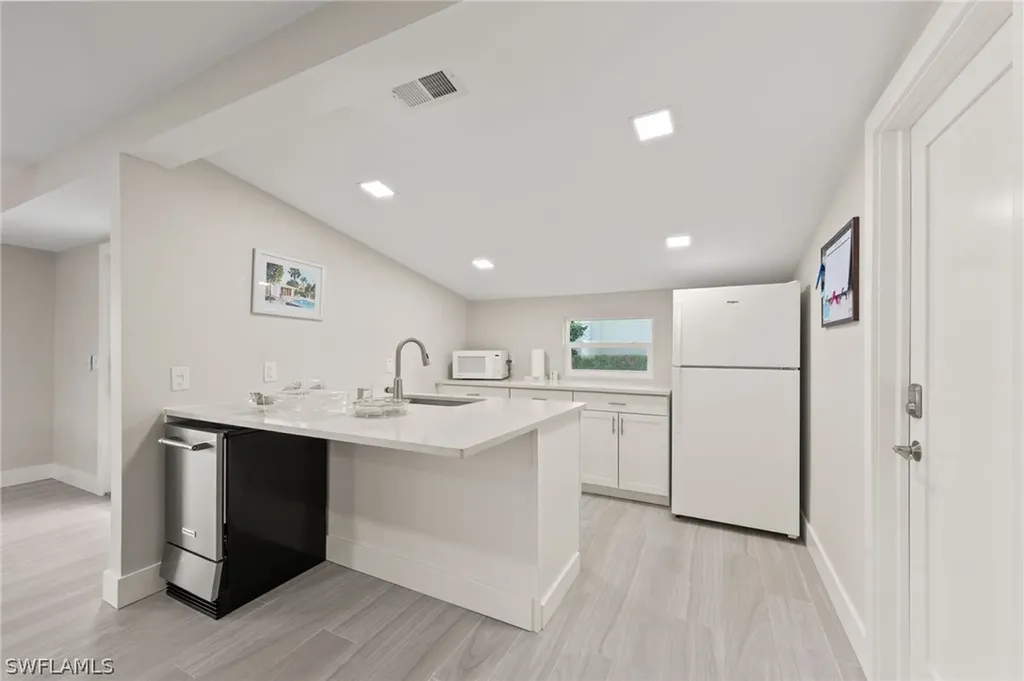 2880 Gulf Shore Boulevard N Naples FL 34103