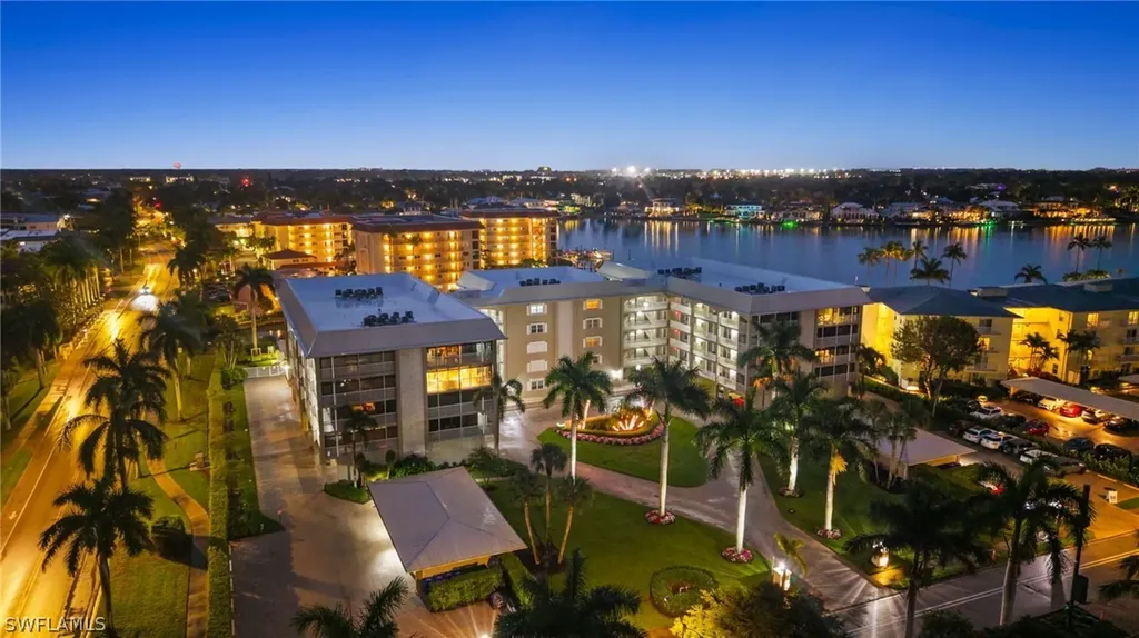 2880 Gulf Shore Boulevard N Naples FL 34103