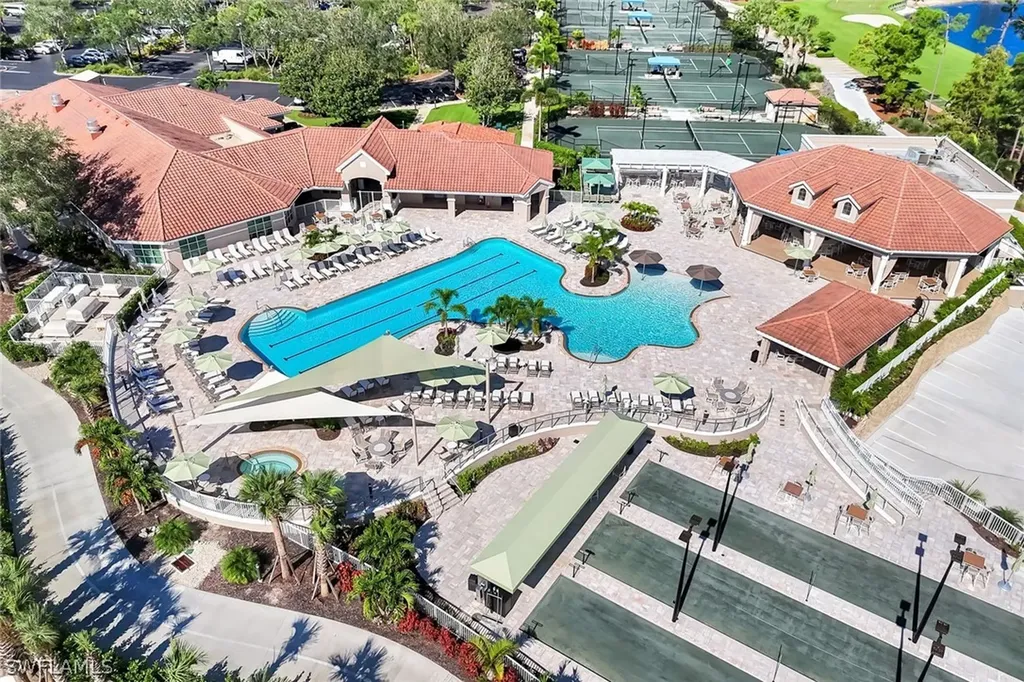 Naples FL, 8253 Parkstone Place, Unit 206