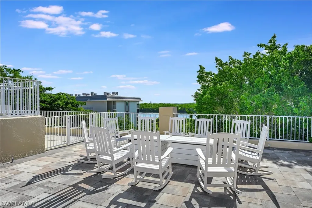 410 Bayfront Place Naples FL 34102