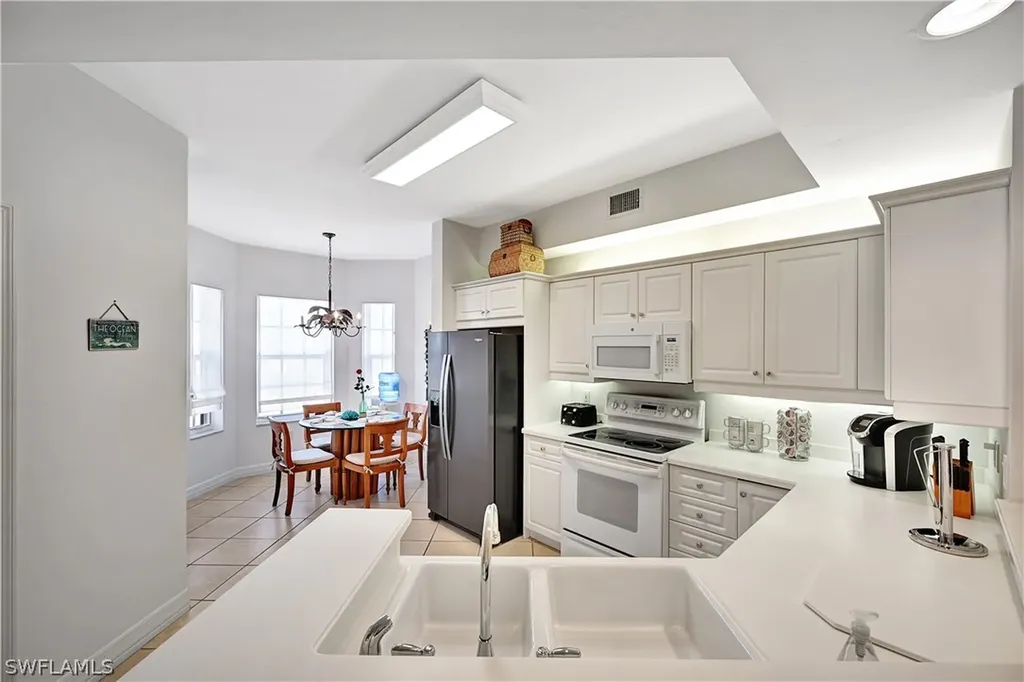 410 Bayfront Place Naples FL 34102