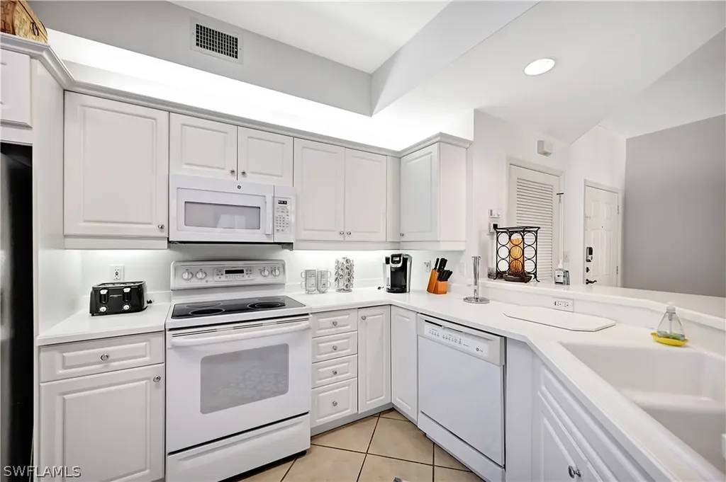 410 Bayfront Place Naples FL 34102