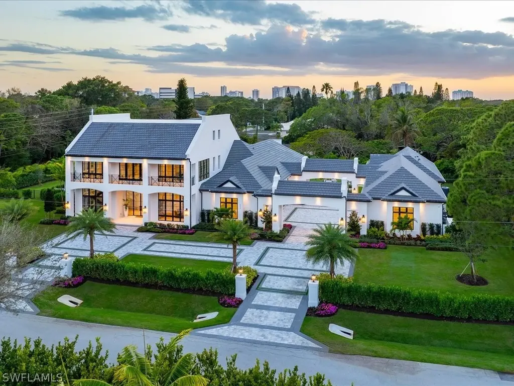 Naples FL, 117 West Street