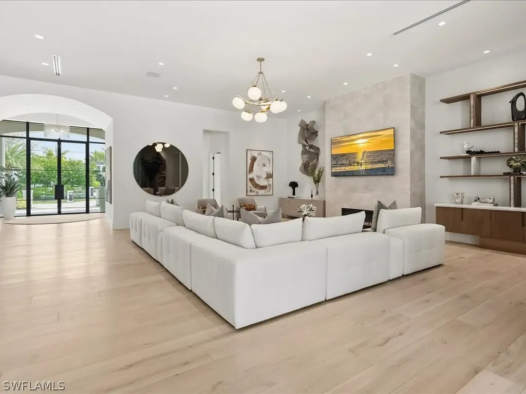 117 West Street Naples FL 34108