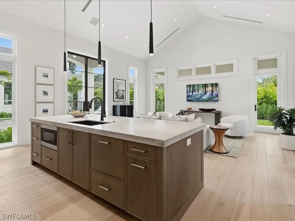 117 West Street Naples FL 34108