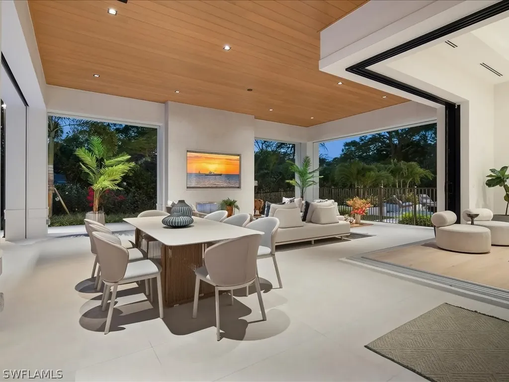 117 West Street Naples FL 34108