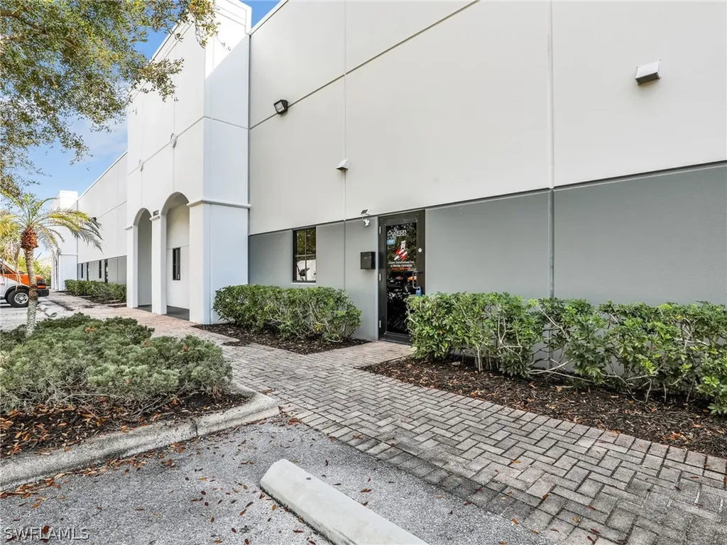 8821 Business Park Drive Fort Myers FL 33912