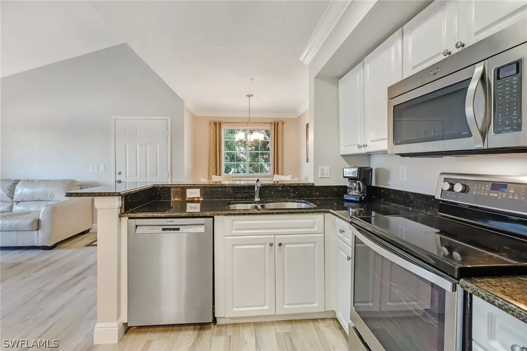 1265 Wildwood Lakes Boulevard Naples FL 34104