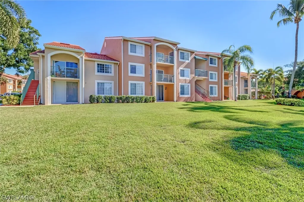 1265 Wildwood Lakes Boulevard Naples FL 34104