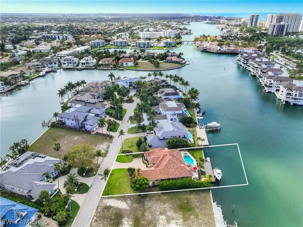 Naples FL, 313 Neapolitan Way