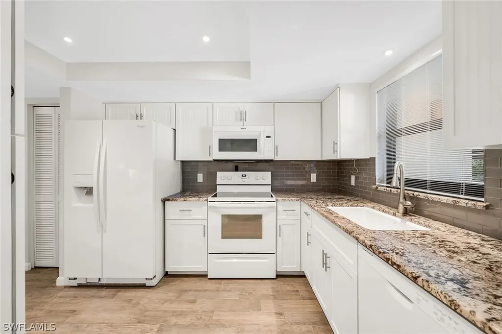 Naples FL, 4955 Pepper Circle, Unit B106