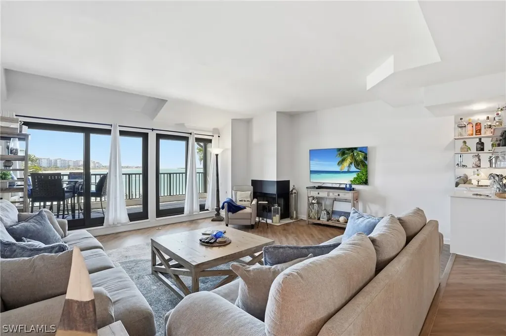 309 La Peninsula Boulevard Naples FL 34113