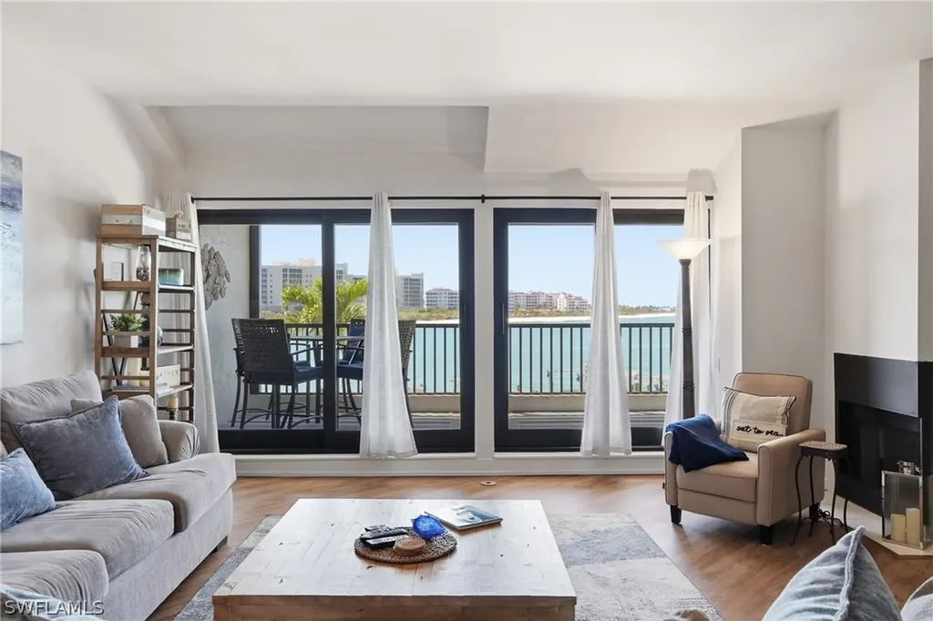 309 La Peninsula Boulevard Naples FL 34113