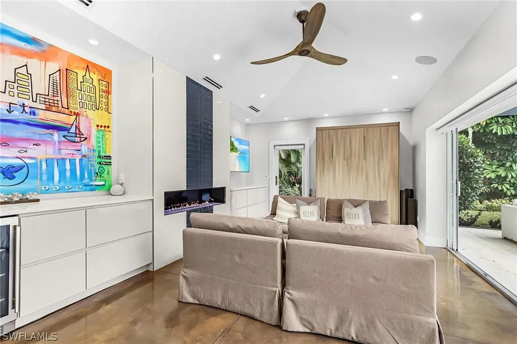 1390 Mandarin Road Naples FL 34102