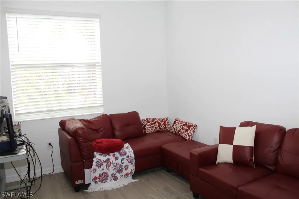 2261 Avocado Lane Naples FL 34120
