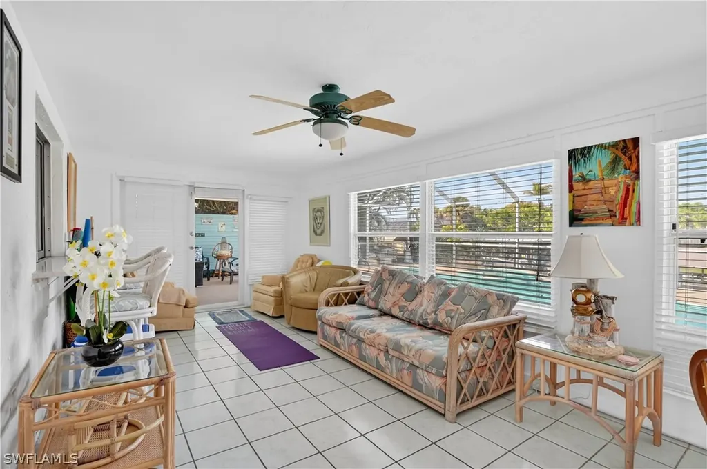 1305 SE 29th Terrace Cape Coral FL 33904