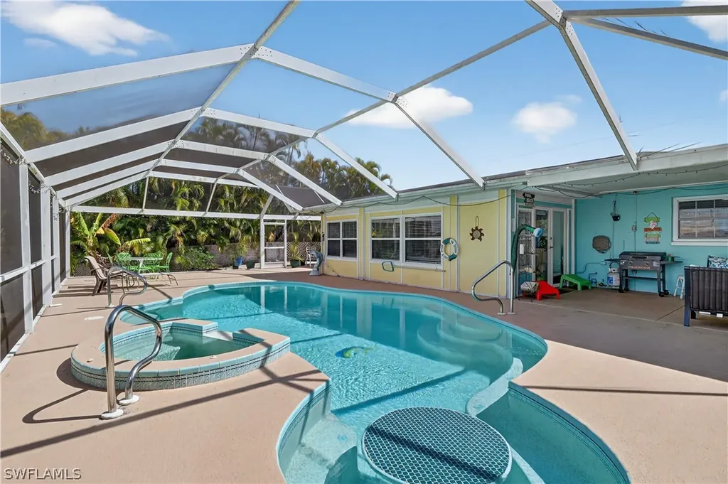 1305 SE 29th Terrace Cape Coral FL 33904