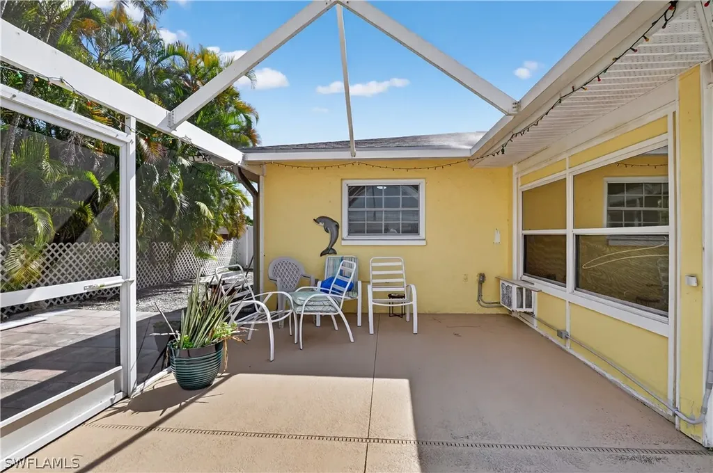 1305 SE 29th Terrace Cape Coral FL 33904