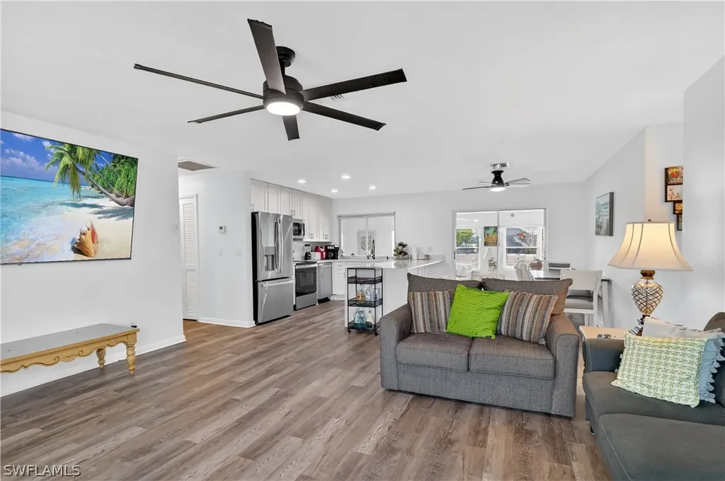 1305 SE 29th Terrace Cape Coral FL 33904