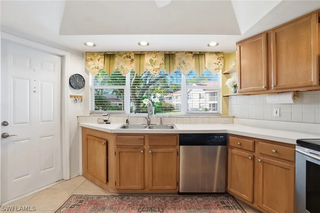 9856 Luna Circle Naples FL 34109