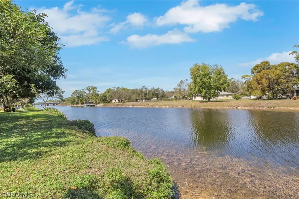 1211 Commonwealth Circle Naples FL 34116