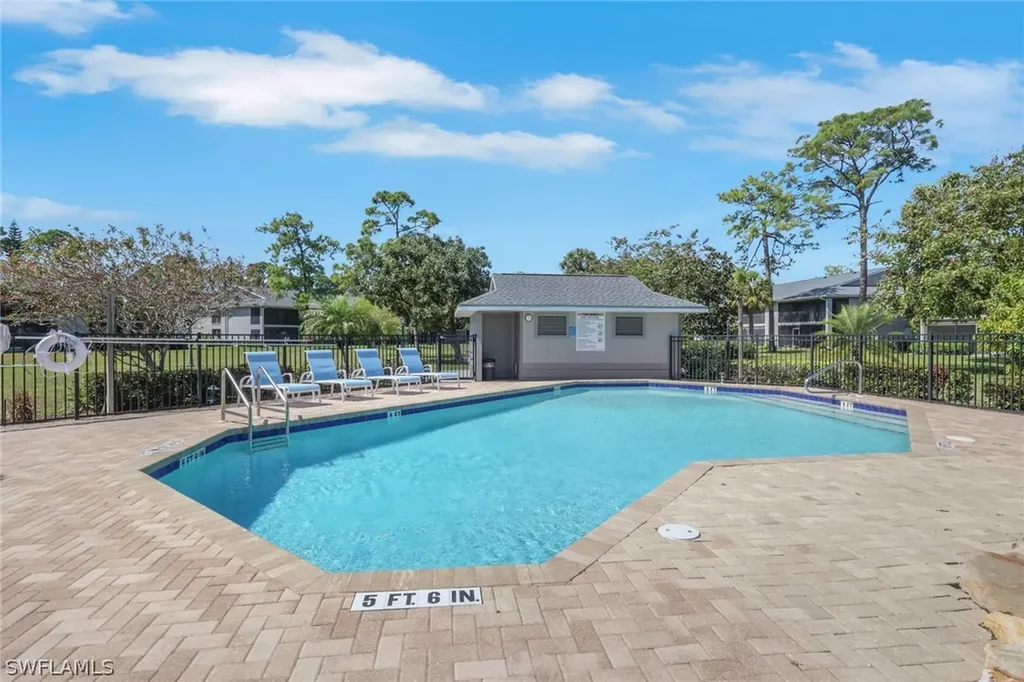 1211 Commonwealth Circle Naples FL 34116