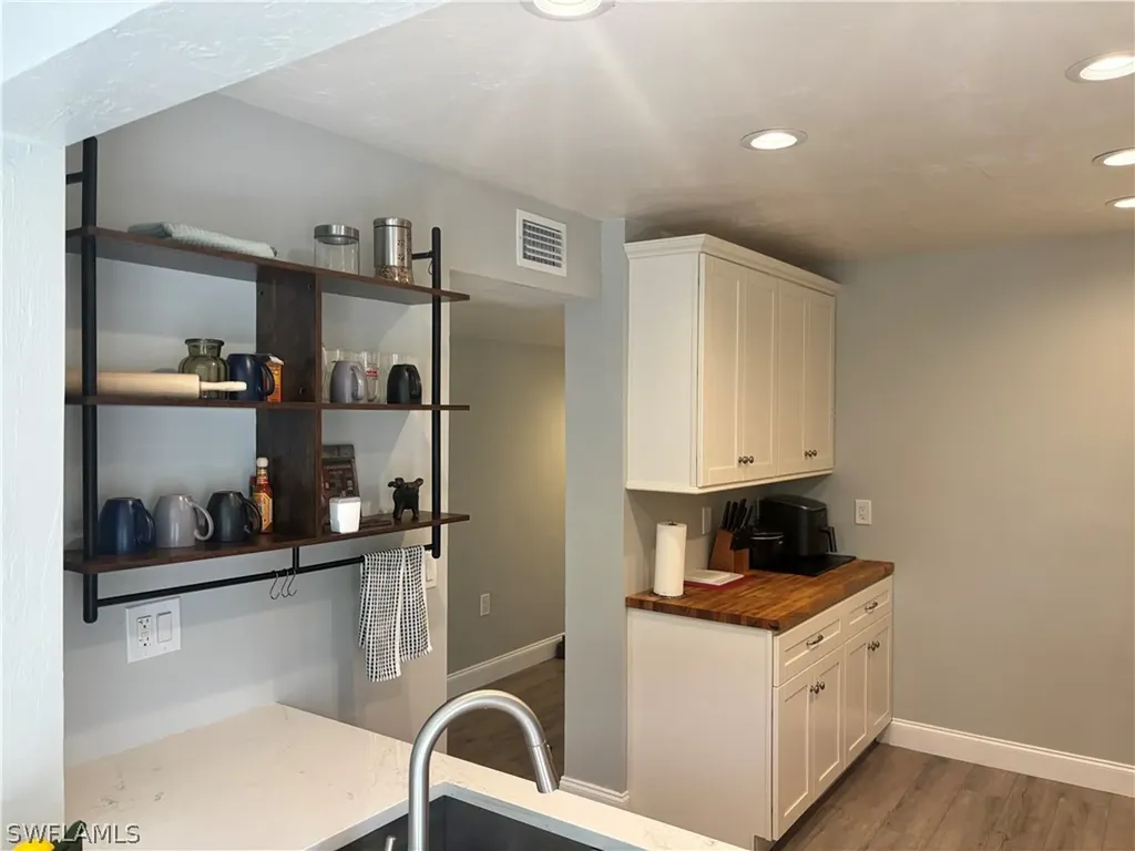 1211 Commonwealth Circle Naples FL 34116