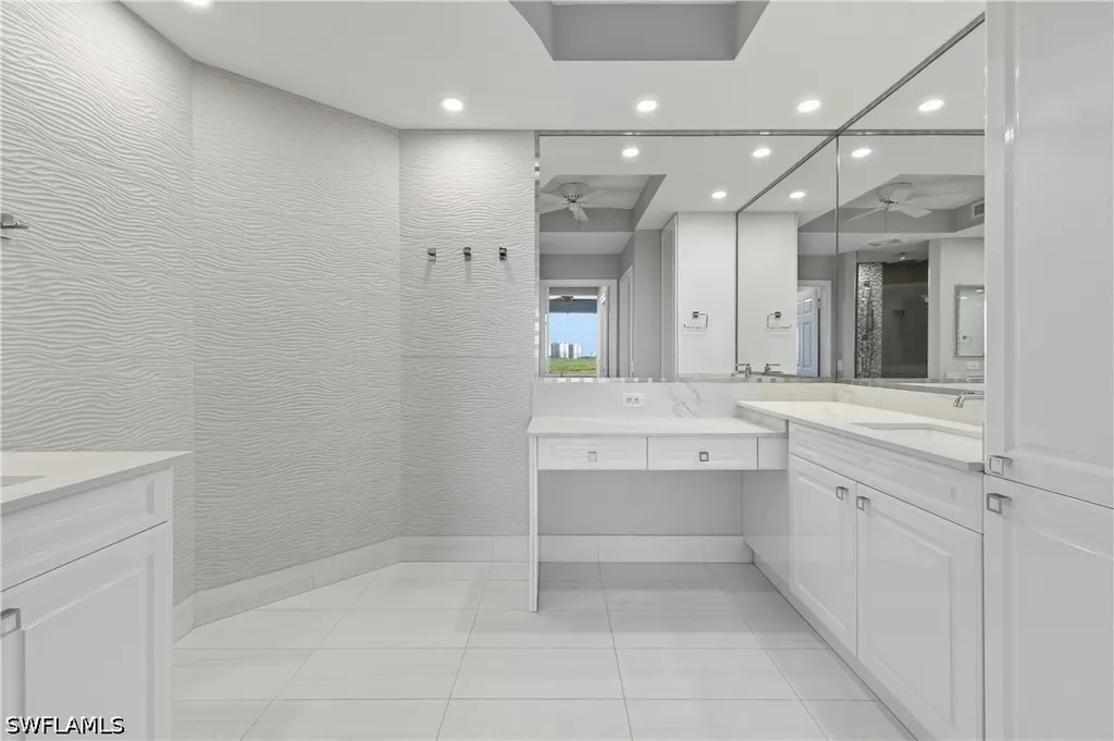 425 Cove Tower Drive Naples FL 34110