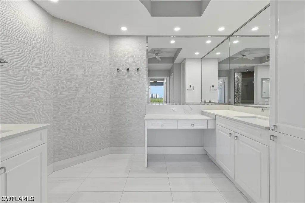 425 Cove Tower Drive Naples FL 34110