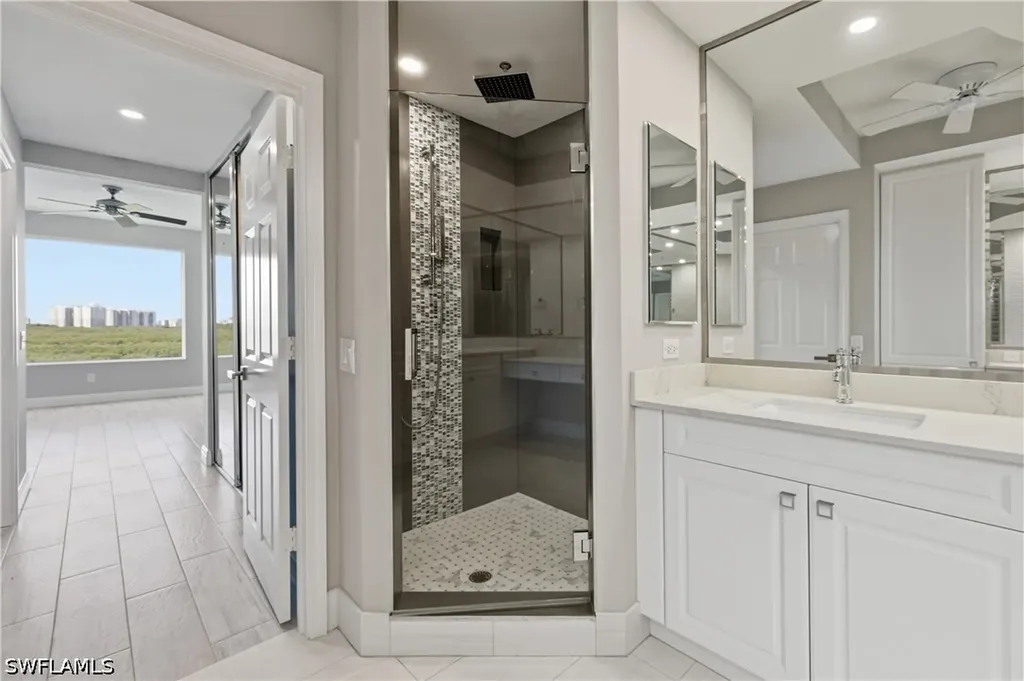 425 Cove Tower Drive Naples FL 34110