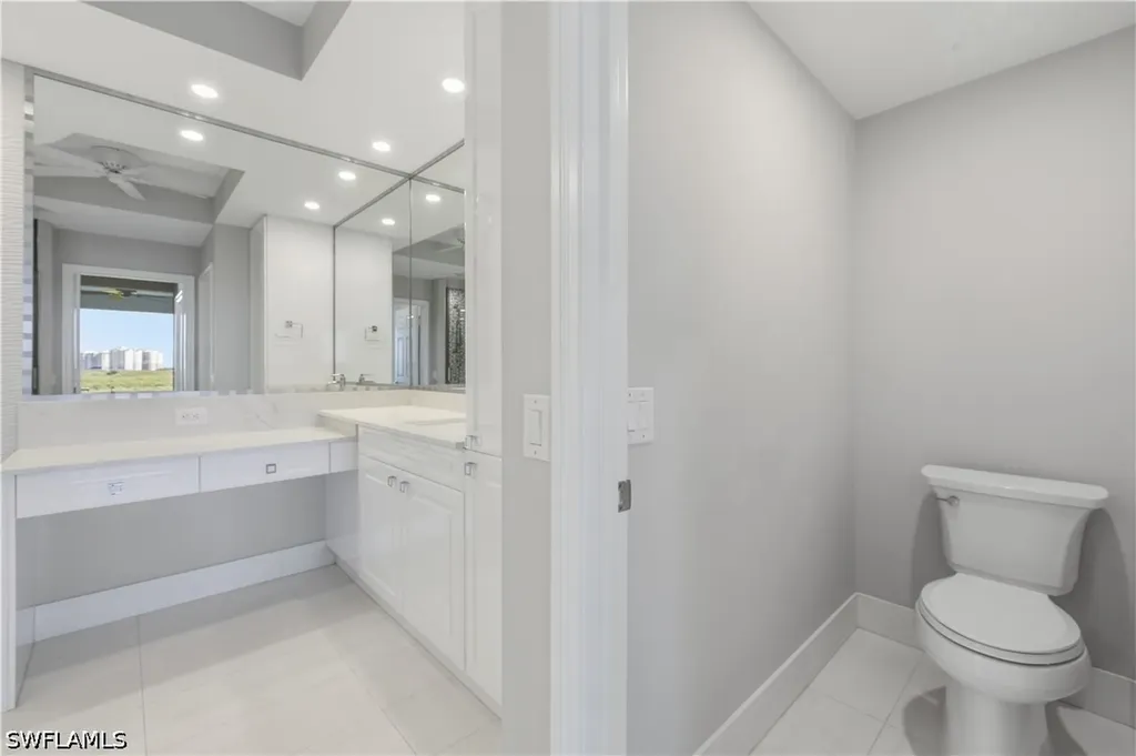 425 Cove Tower Drive Naples FL 34110