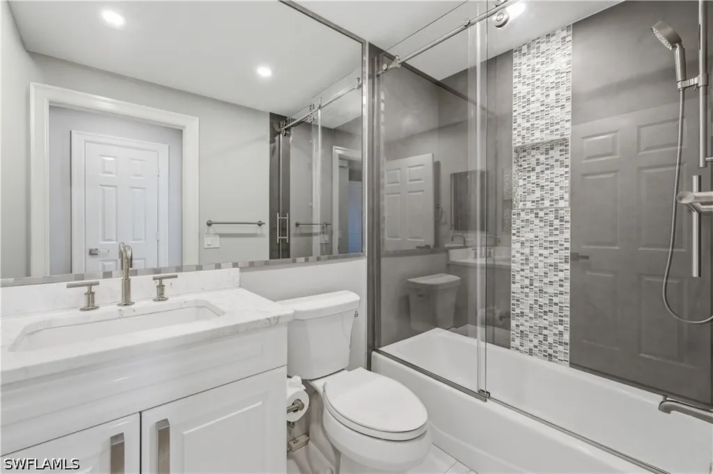 425 Cove Tower Drive Naples FL 34110