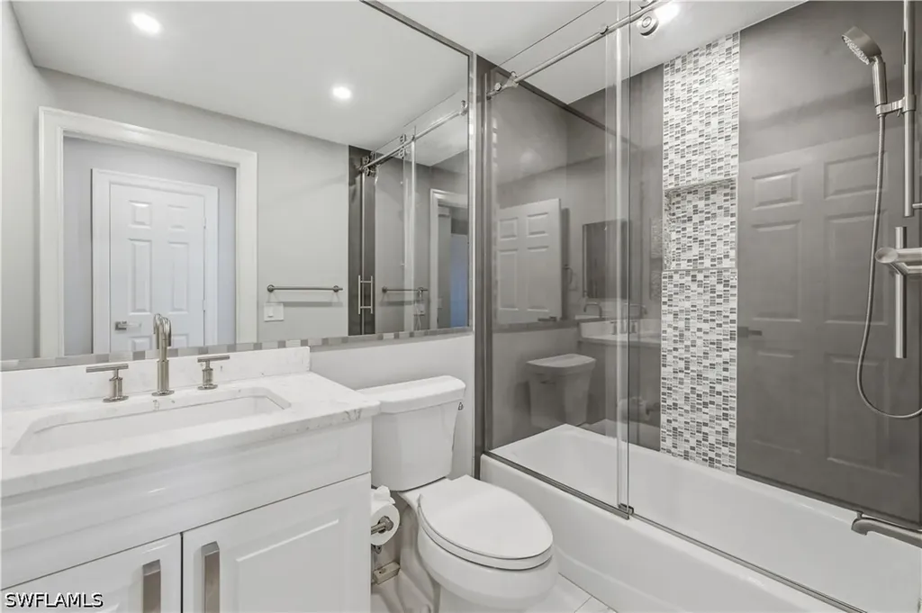 425 Cove Tower Drive Naples FL 34110