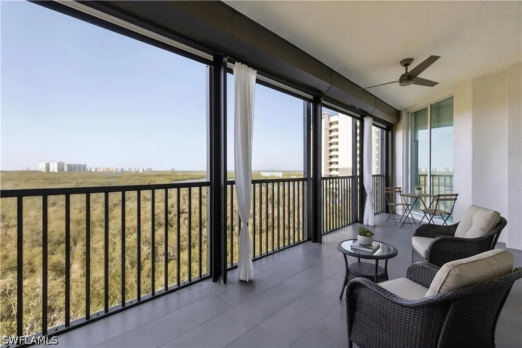 425 Cove Tower Drive Naples FL 34110