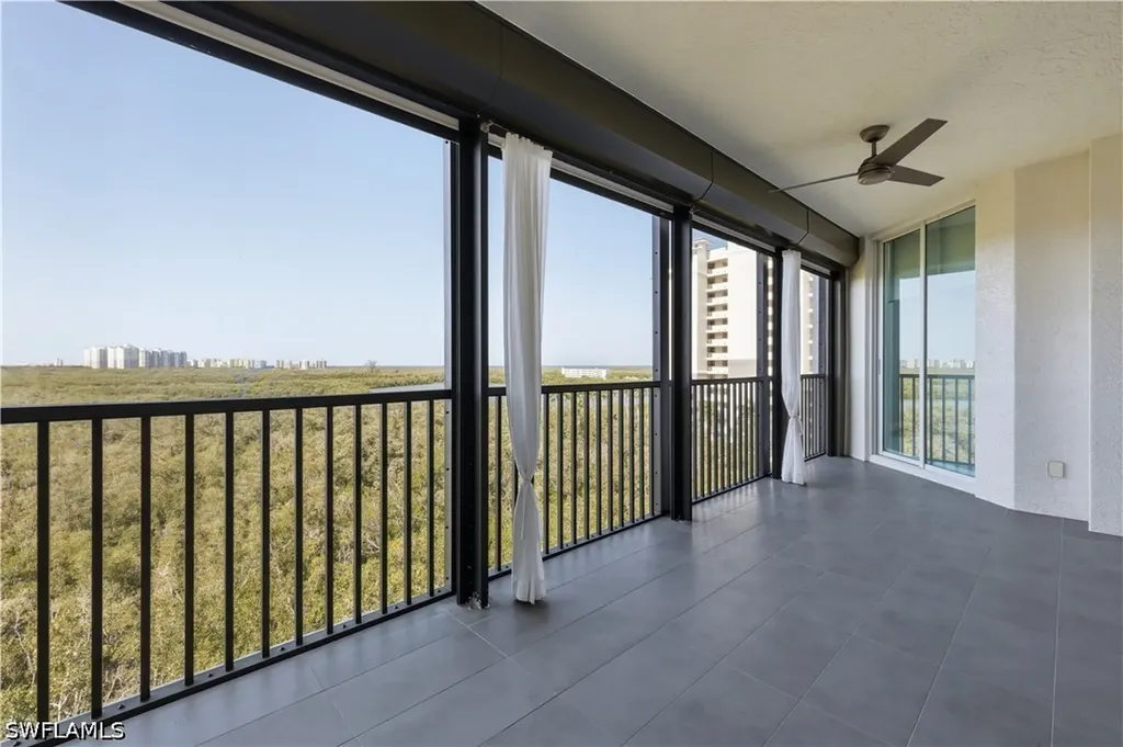 425 Cove Tower Drive Naples FL 34110