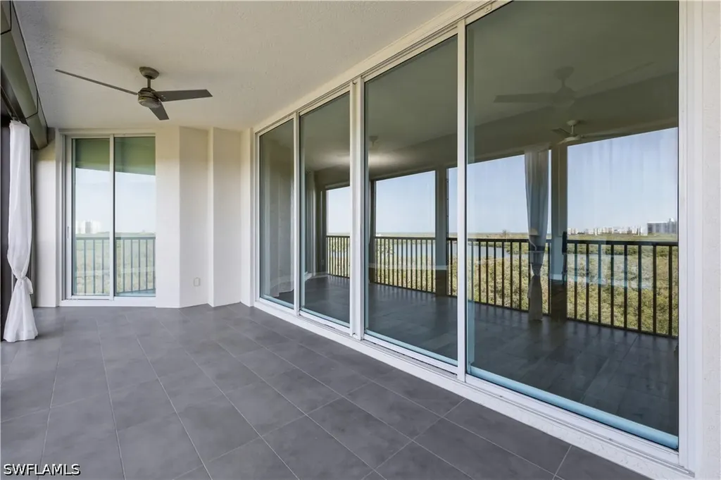 425 Cove Tower Drive Naples FL 34110