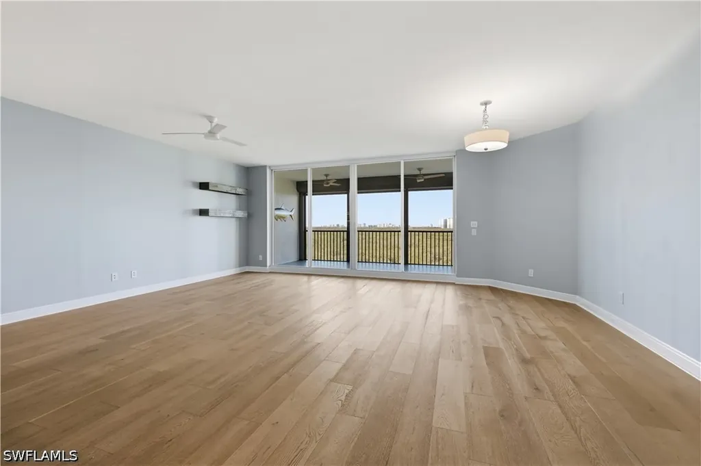425 Cove Tower Drive Naples FL 34110